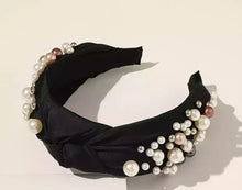 Load image into Gallery viewer, Royal hairband (Black)
